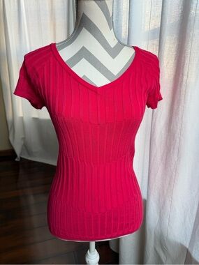 George Fitted Ribbed V-Neck Short Sleeve Top - Hot Pink